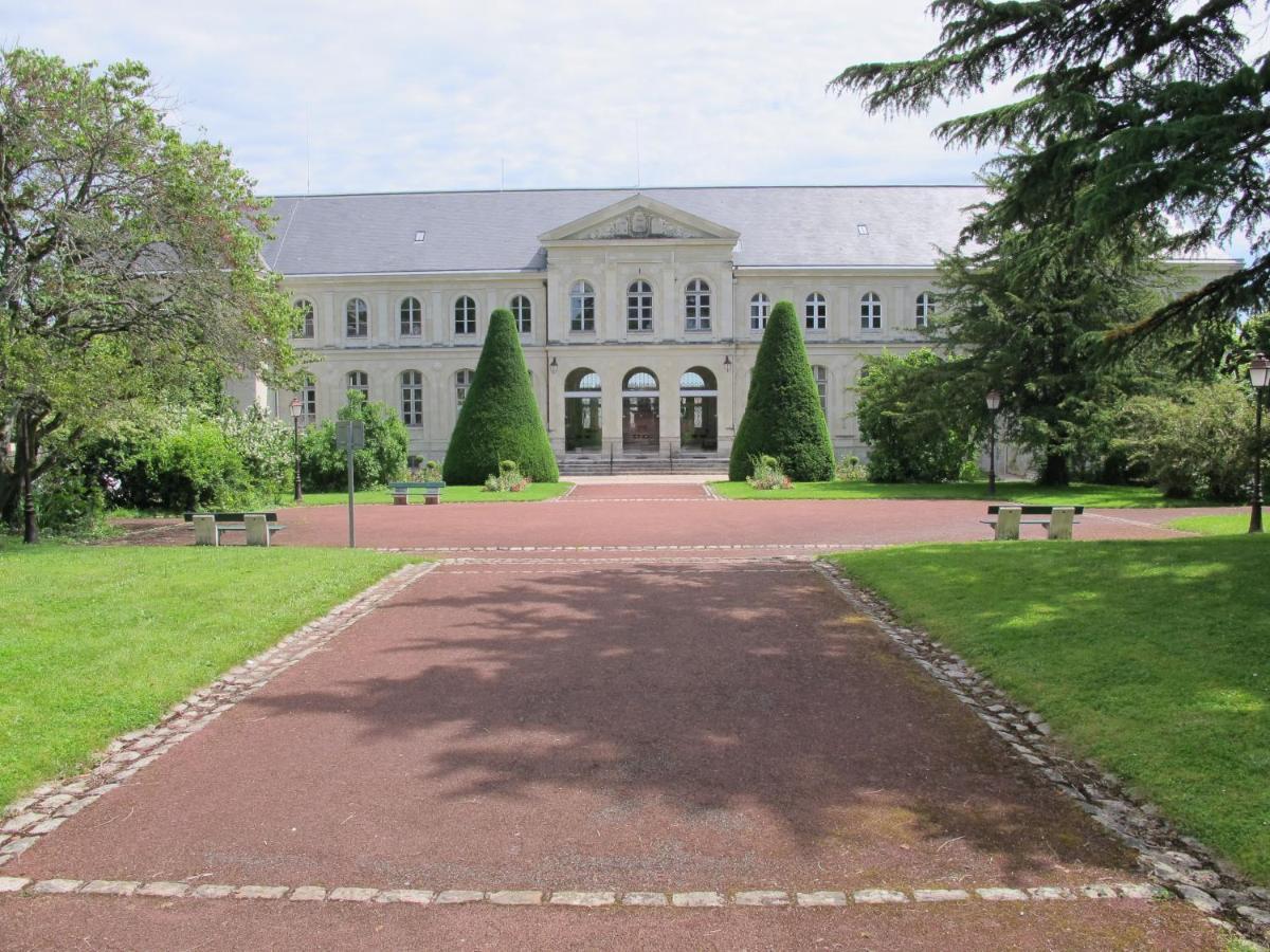 Appartement Petit havre de tranquillité à Loudun Extérieur photo